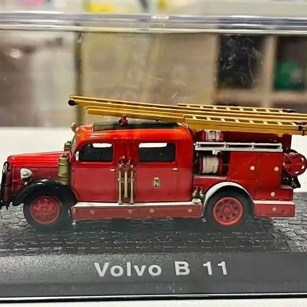 Carro Bomberos Volvo B11. Escala 1/72