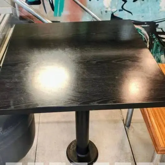 Mesas pie central