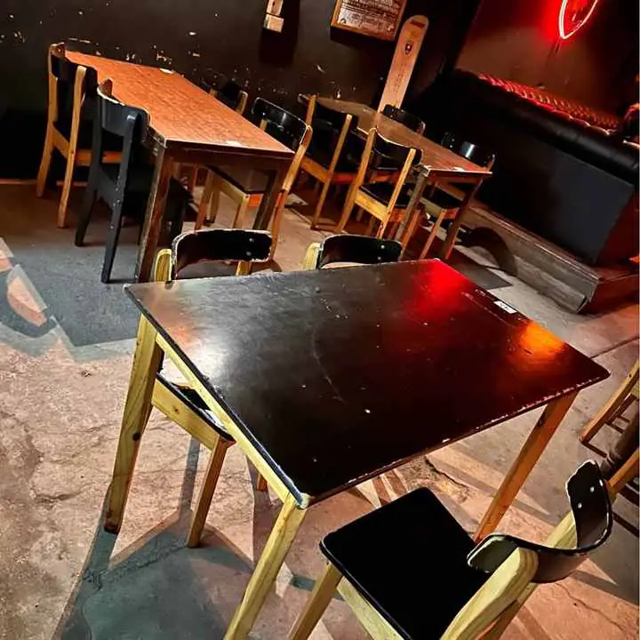 Sillas y Mesas