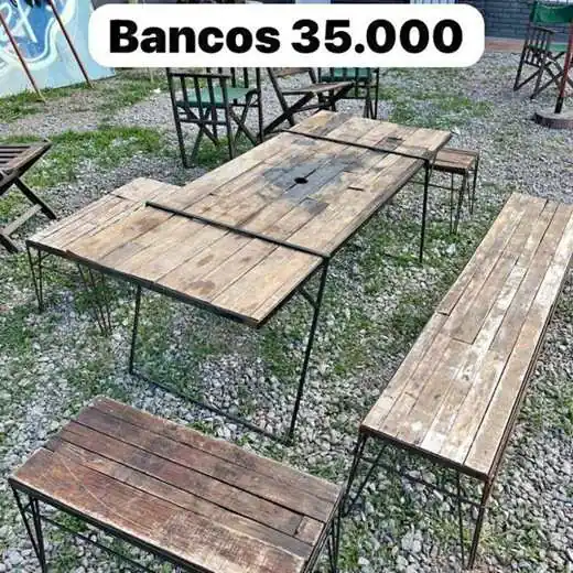 Mesas y bancos