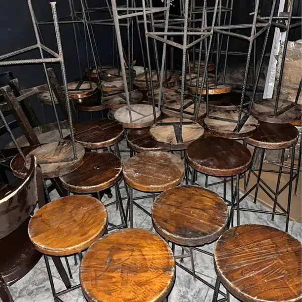 Banquetas hierro y madera