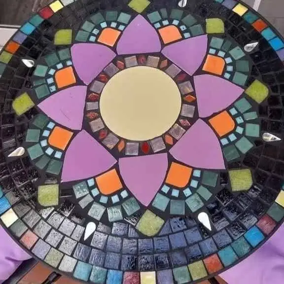 Encargá tu mesa, hierro y mosaico