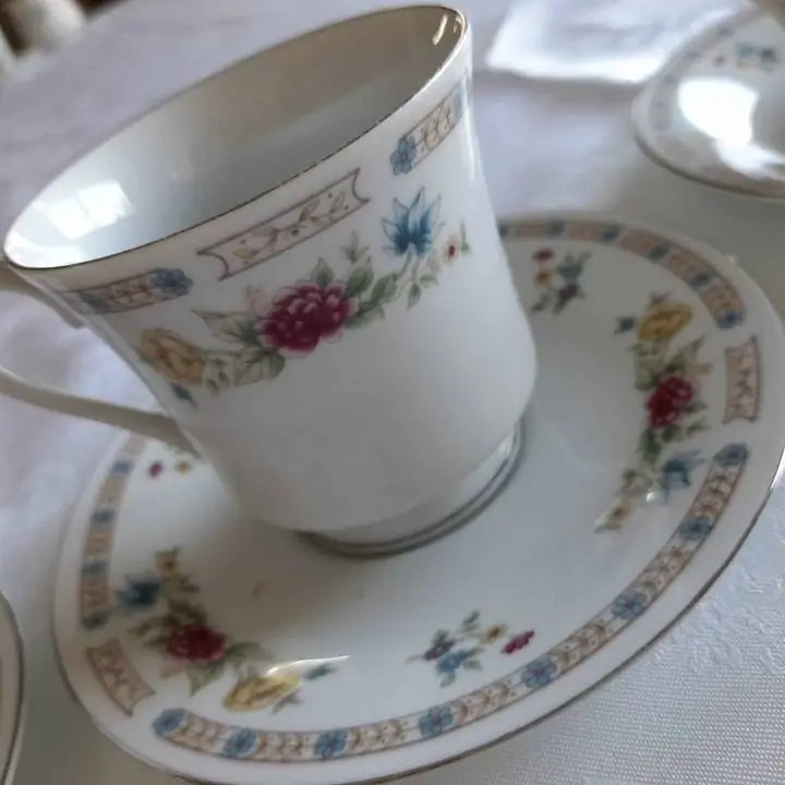 4 Tazas de te con sus platos
