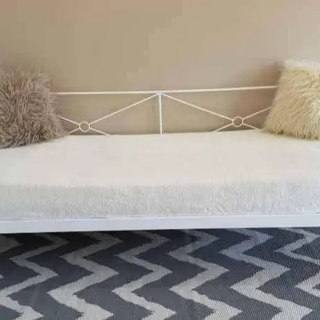 Divan de Hierro