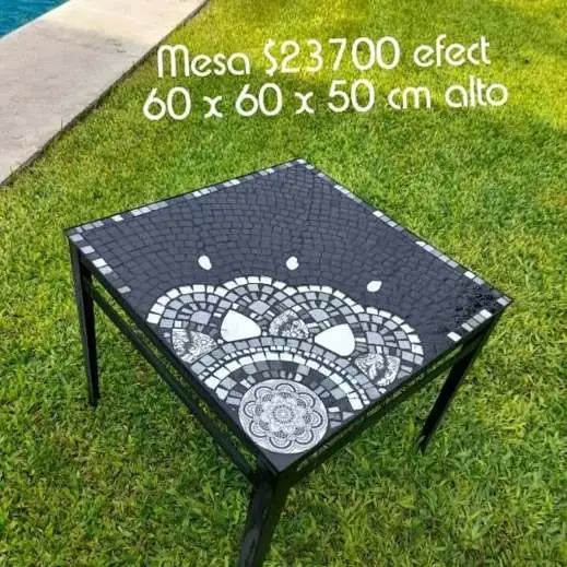 Mesa ratona de hierro y venecitas
