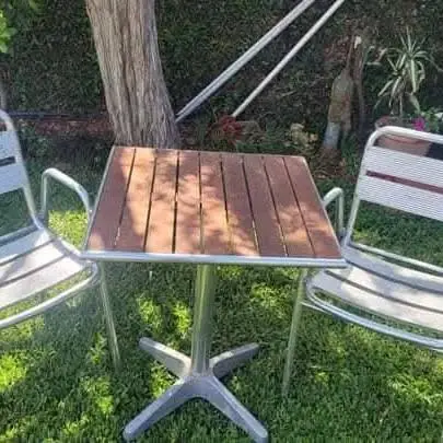 Mesa y sillas